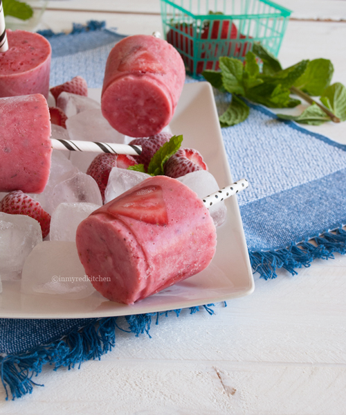 Aardbeien yoghurt ijsjes met munt, het is zomer! | in my Red Kitchen