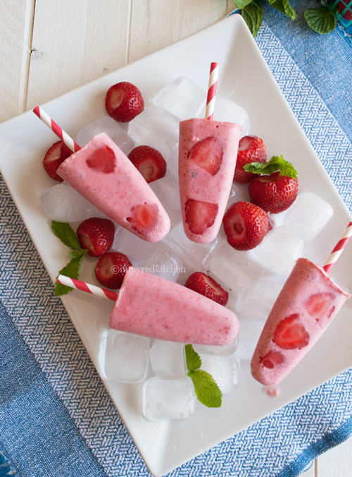 Aardbeien yoghurt ijsjes met munt, het is zomer! | in my Red Kitchen