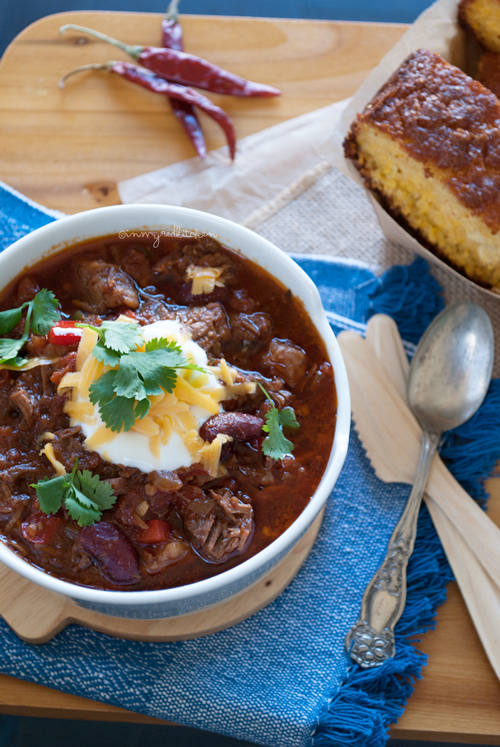 Beef chili with cornbread | in my Red Kitchen #foodtrucktuesday #foodtrucks #chili #cornbread
