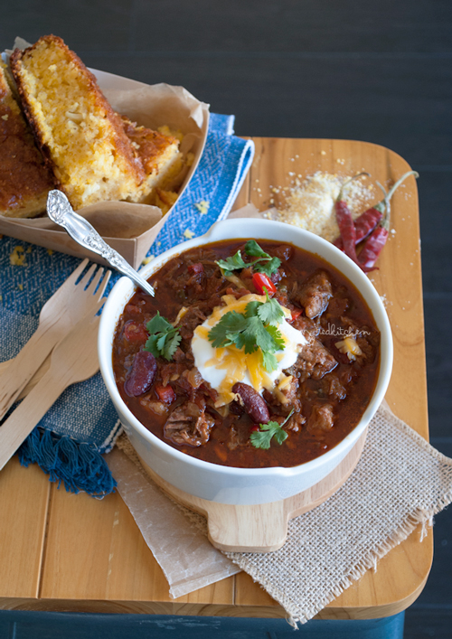 Beef chili with cornbread | in my Red Kitchen #foodtrucktuesday #foodtrucks #chili #cornbread