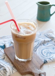 Iced coconut and almond milk latte, with a subtle sweetness of the coconut milk | in my Red Kitchen #coconut #almond #latte #coffee #drink