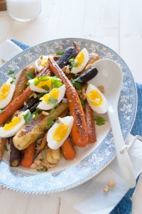 Curried roasted carrots with eggs, a perfect brunch dish! | in my Red Kitchen #carrots #recipe #eggs #paleo #curry